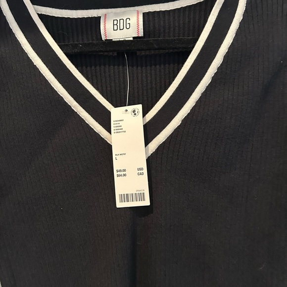 Urban outfitters sweater, Size L, NWT, black with cream trim - Picture 3 of 5